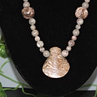 Collier de Perles de Jaspe Marron et Perles de Céramique Assorties