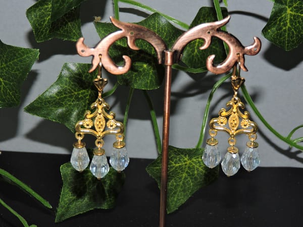 DSCN0713 boucles d'oreilles doré et gouttes cristal