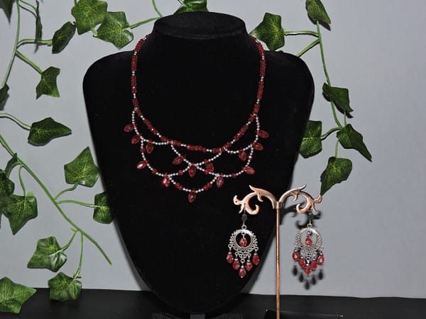 Parure collier et boucle d'oreille cristal rouge