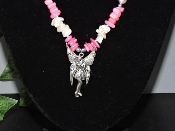collier rose pendentif fée