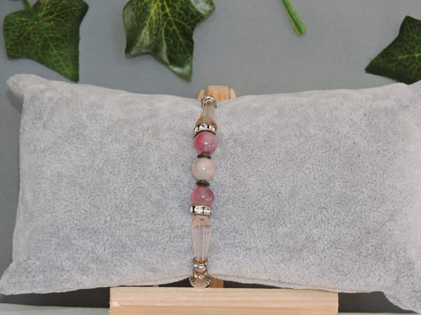 DSCN1010 Bracelet roses fait de perles conique et marbré avec des rondelles à strass