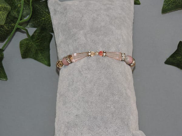 DSCN1015 Bracelet roses fait de perles conique et marbré avec des rondelles à strass