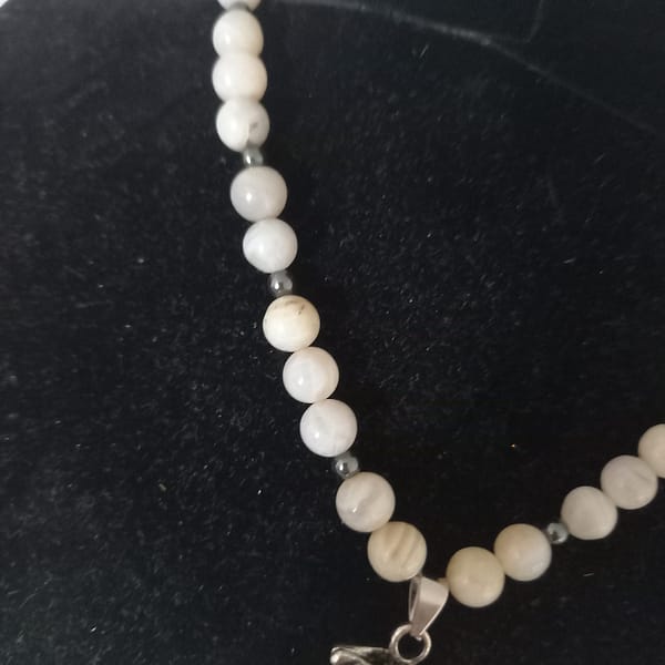Collier griffe de dragon blanc