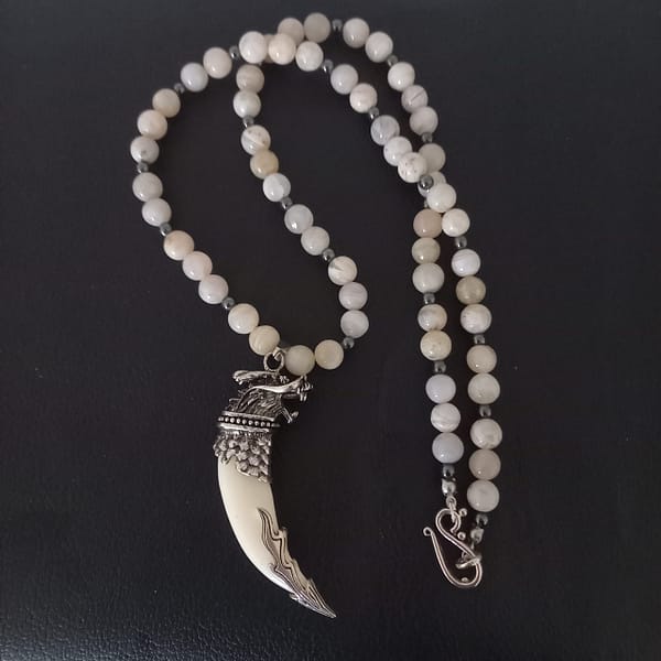 20231013_175228 Collier griffe de dragon blanc