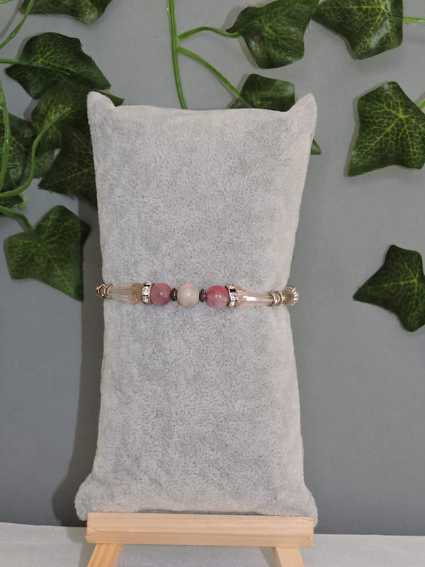 DSCN1013 Bracelet roses fait de perles conique et marbré avec des rondelles à strass