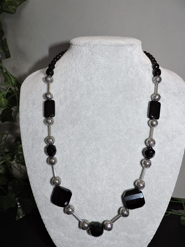 parure collier bracelet noir et argenté