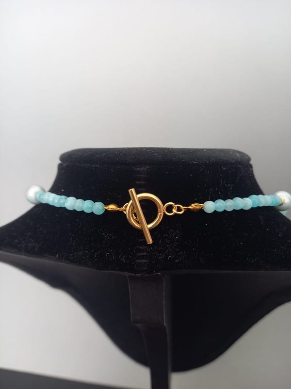 Collier bleu Élégant en Apatite et Verre avec Pendentif Feuille